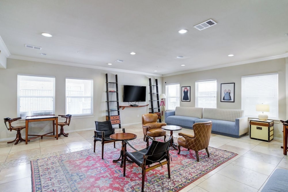 Landing Apartments near Downtown Corpus Christi