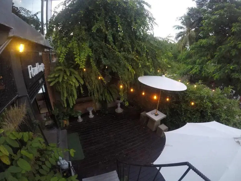 Row Hou8e Hostel