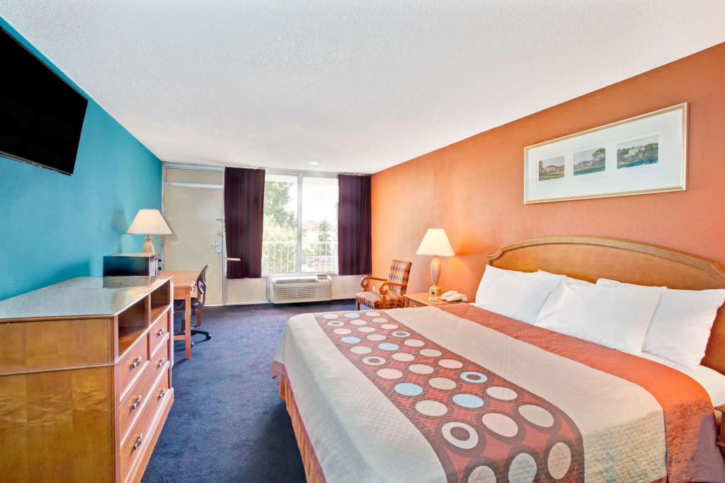 Super 8 by Wyndham Gaffney