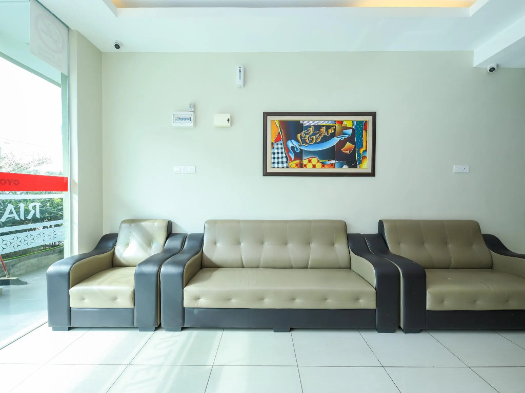 OYO 89839 Riaz Hotel