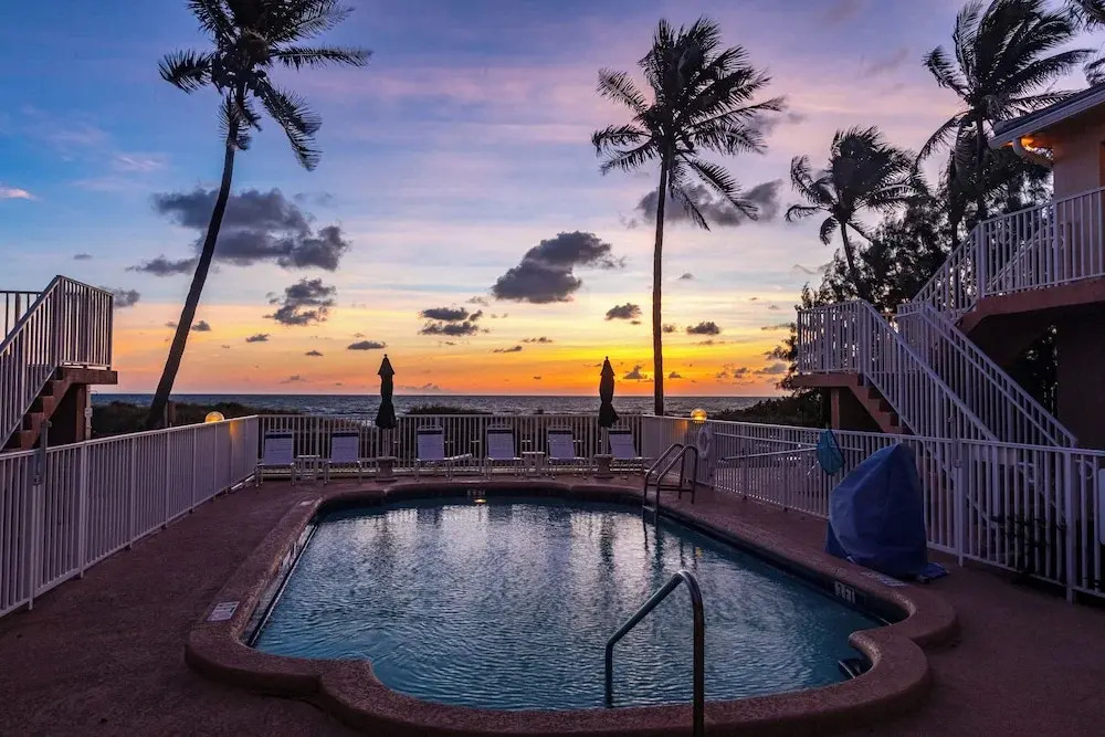Emerald Seas Deerfield Beach Club
