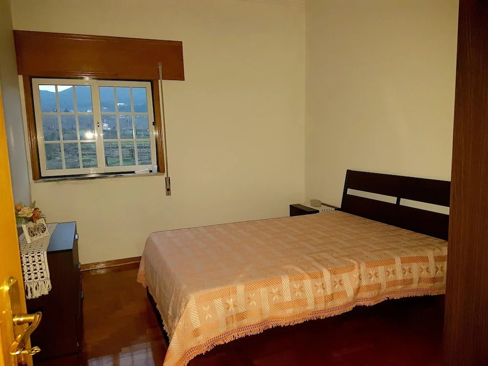 House With 4 Bedrooms in Montão, With Wonderful Mountain View and Furn