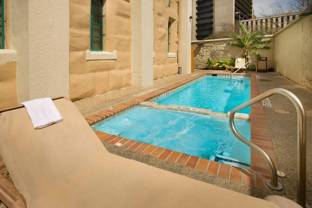 Holiday Inn Express San Antonio North Riverwalk Area by IHG