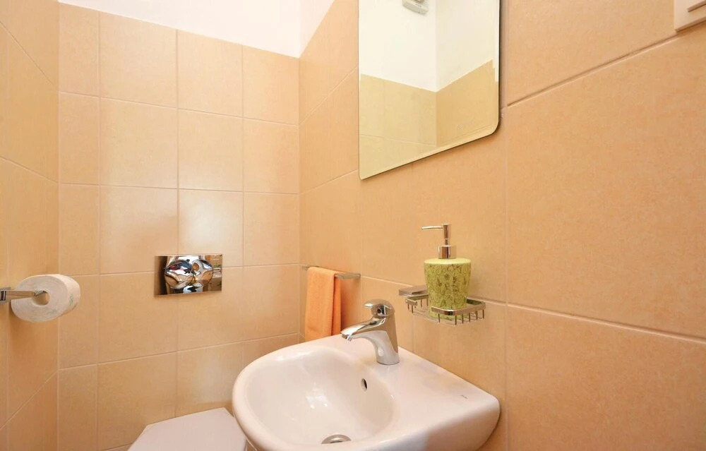 Amazing Home in Podstrana With Wifi and 2 Bedrooms