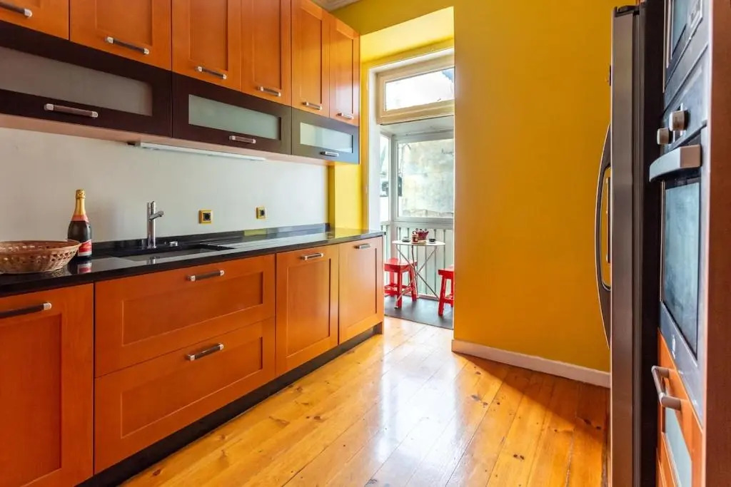 Bright 2 bedroom Apt 100m from Av. Liberdade