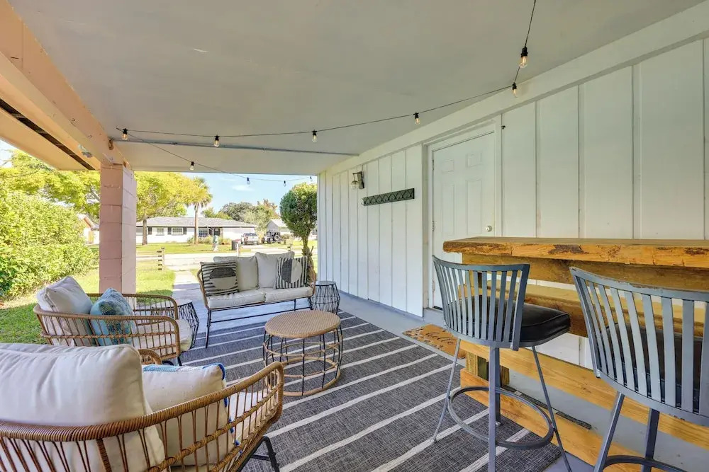 5 Blocks to Jax Beach: Getaway w/ Patio & Yard!