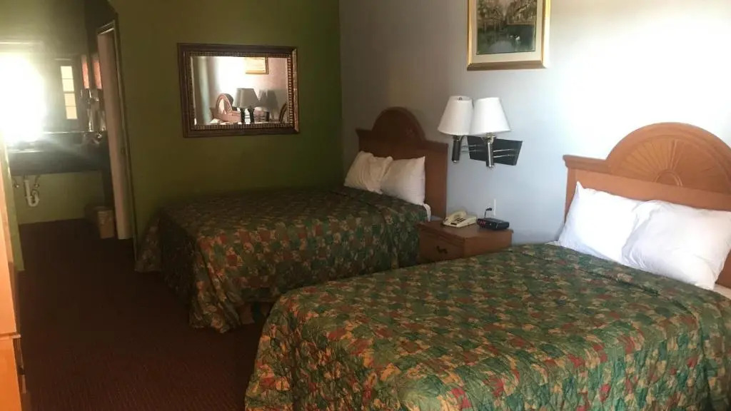 Day N Night Inn