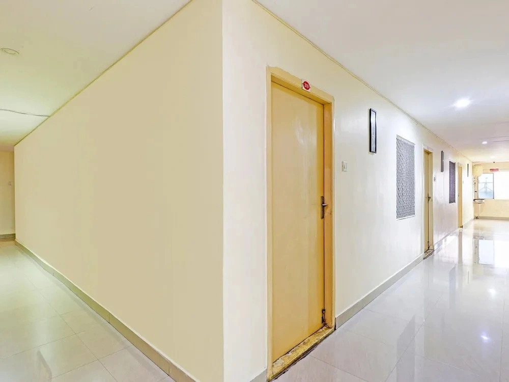 Suite OYO Collection O NAD Near Airport