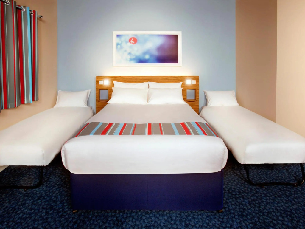 Travelodge Swansea M4