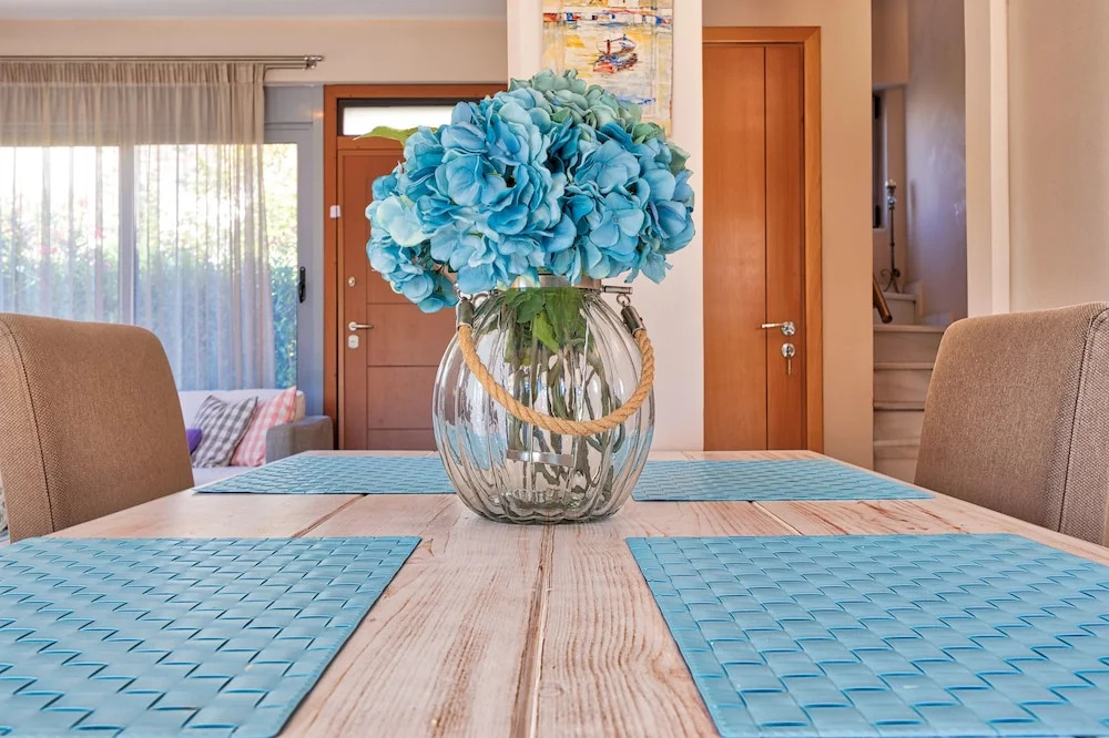 Elegant Maisonette Garden near Beach
