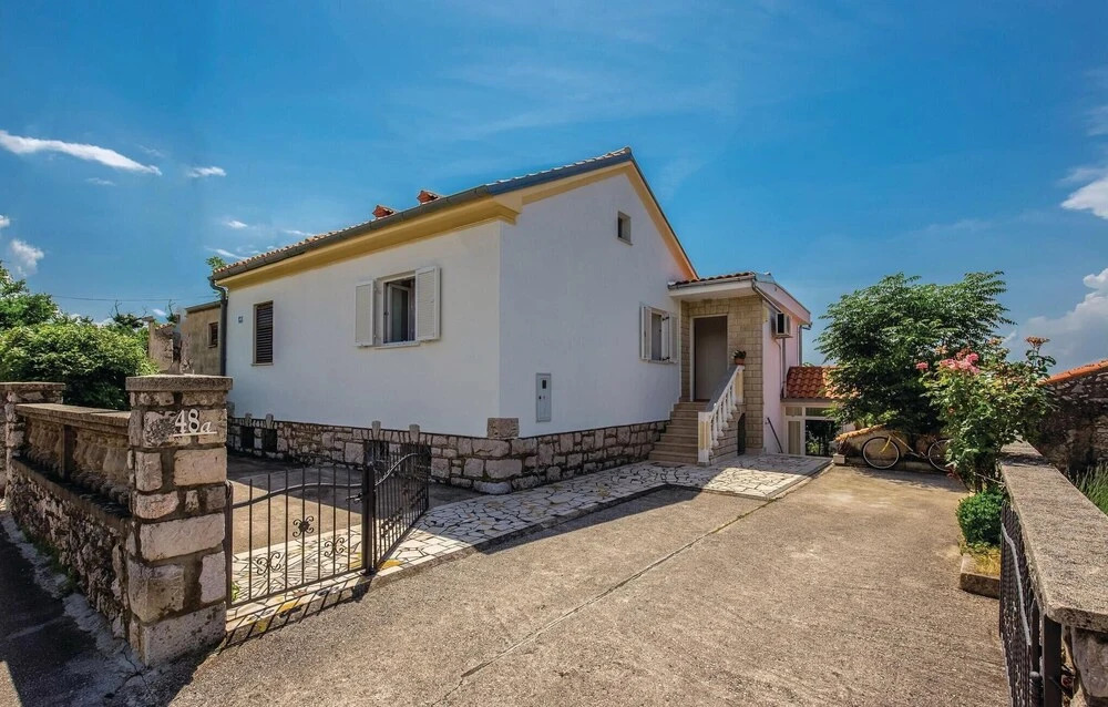 Amazing Apartment in Jadranovo With 2 Bedrooms and Wifi