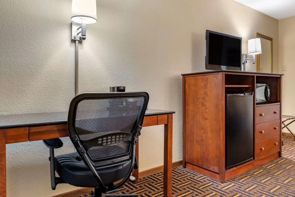 Coratel Inn and Suites By Jasper River Falls