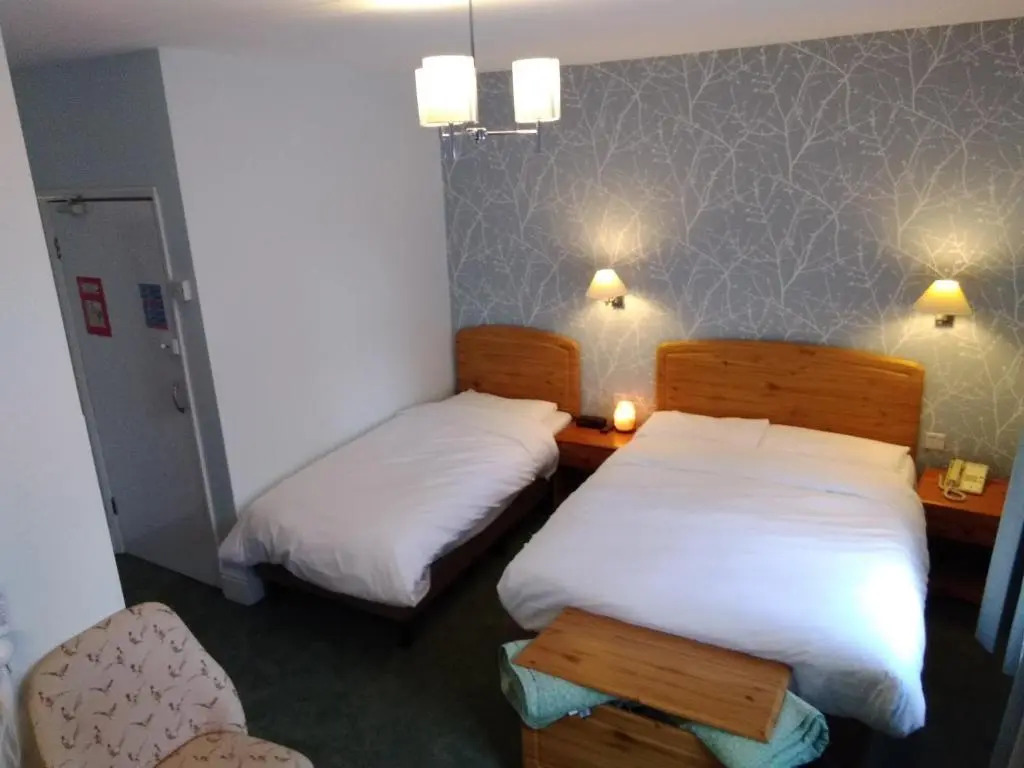 River Hotel