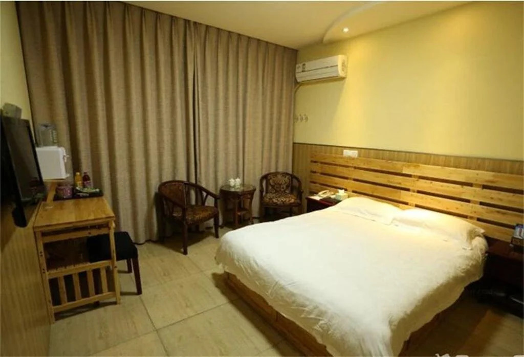 Deyang Luojiang Jingdong Business Inn