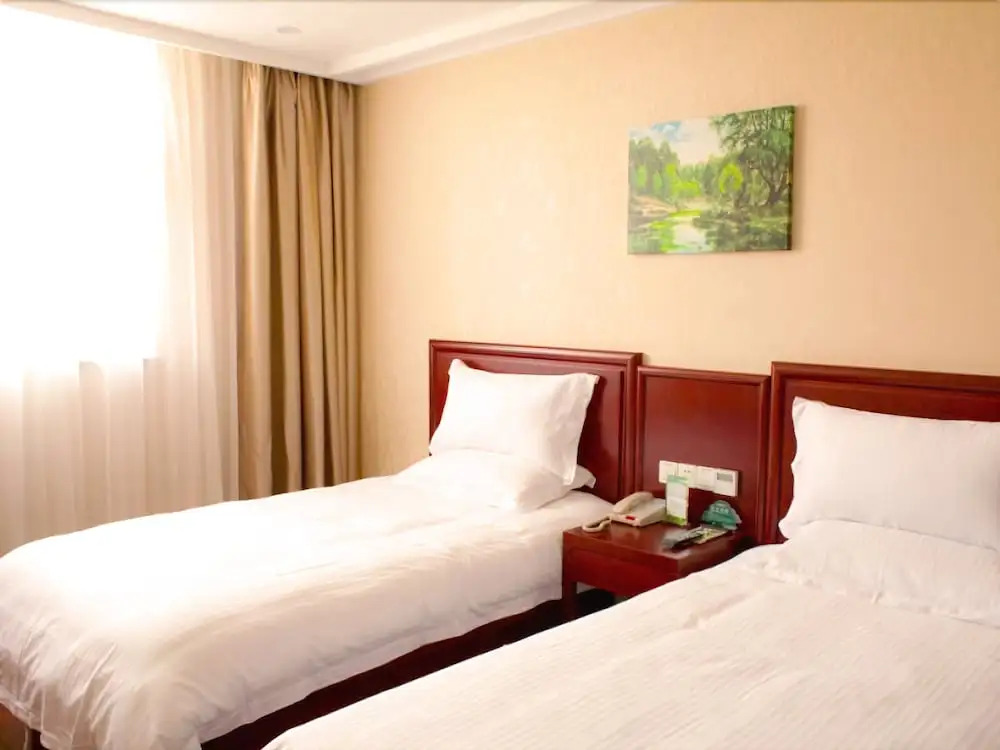 GreenTree Inn Shanghai Songjiang Dongjing Tongle Road Happy Valley Bus