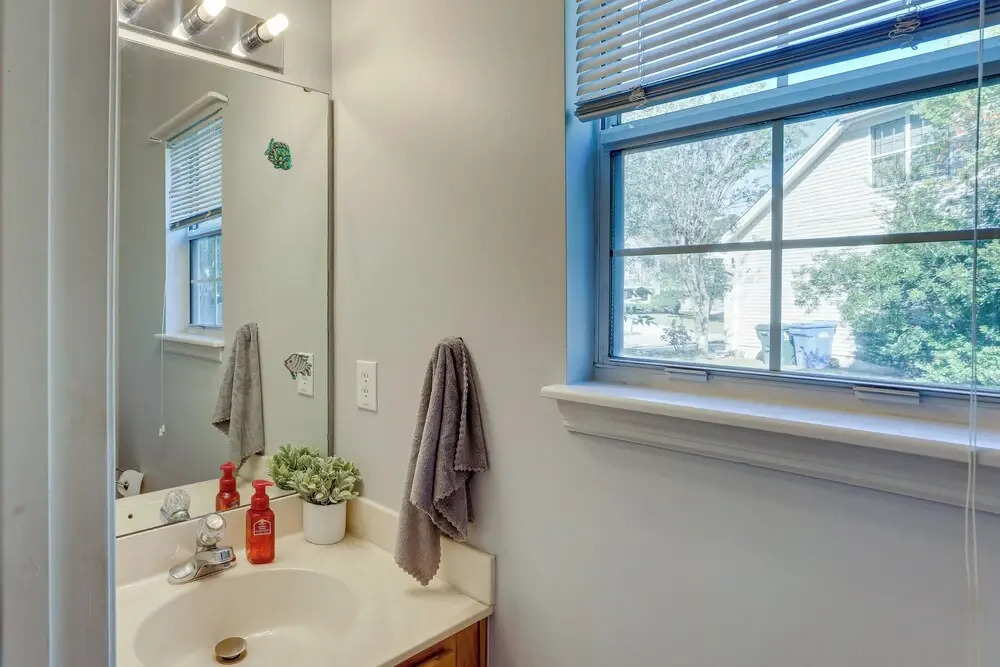 North Charleston Home Near Shopping & Dining!