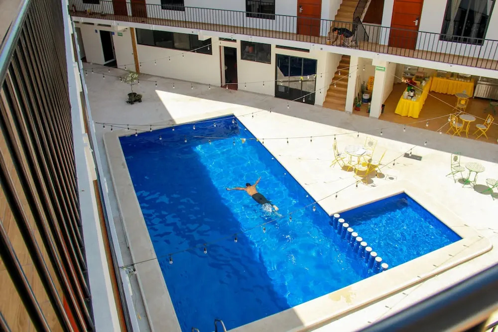 Acacia Hotel