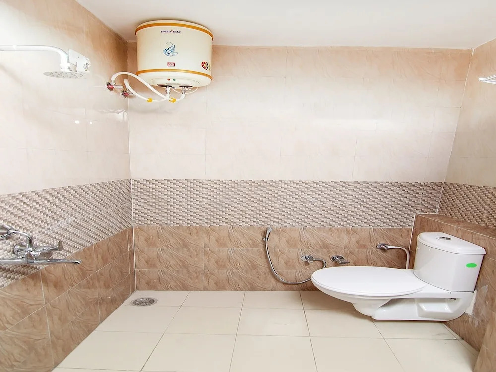 OYO 13314 Grand Almada Inn