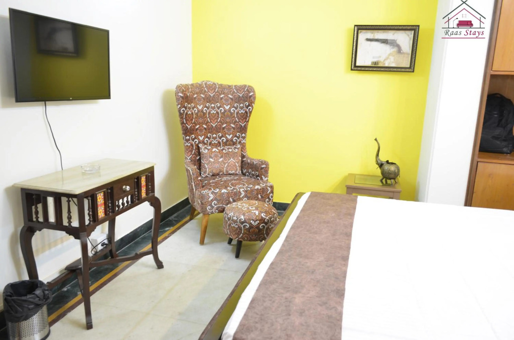 Furnished 2BHK Independent Apartment 8 in Greater Kailash - 1 with 2 Balconies