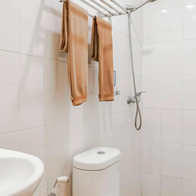 RedDoorz Plus at Karebosi Area 2 Makassar