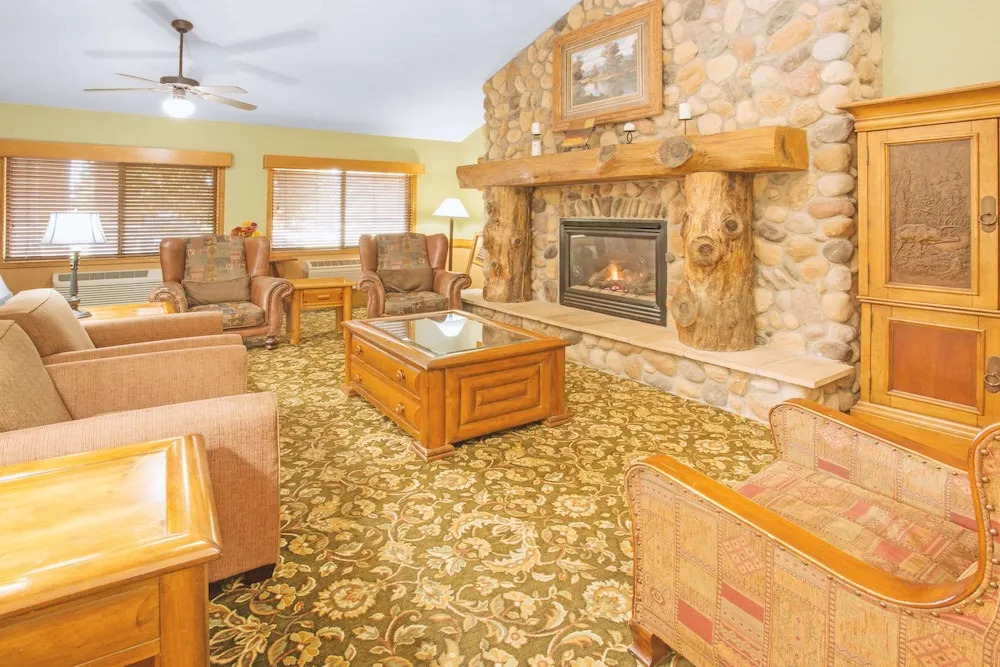 Crossings By Grandstay Inn & Suites Of Davenport/quad City