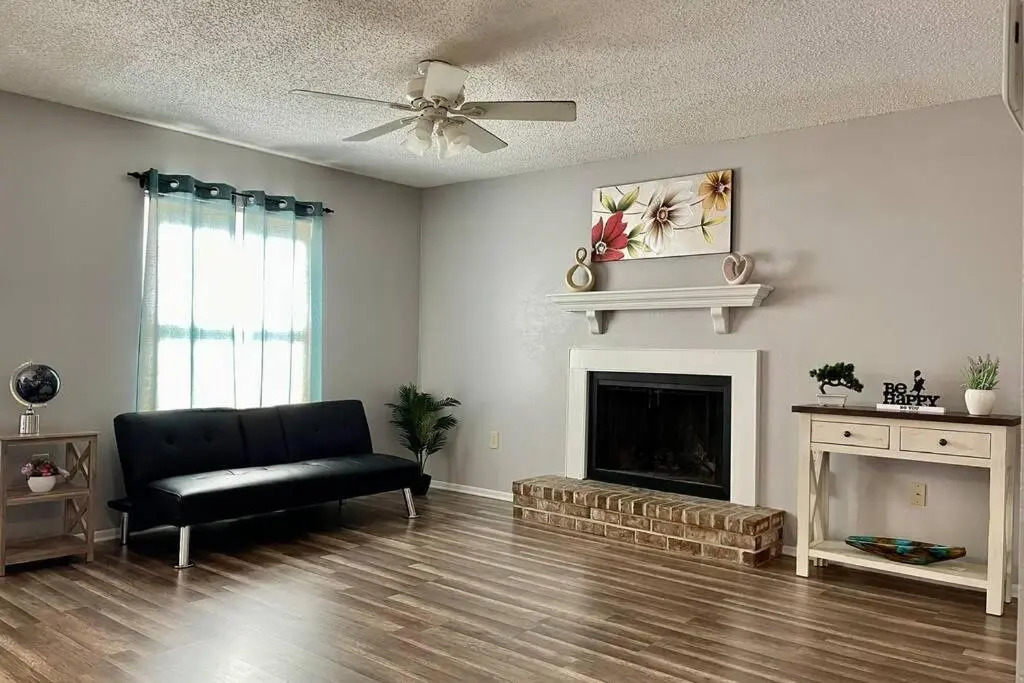 The Cottage by Mall of Louisiana, Baton Rouge