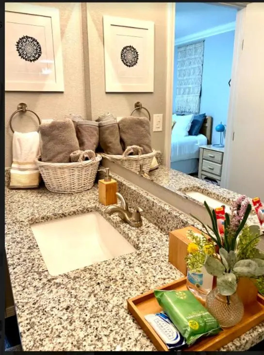 Private Bedroom Suite - Communal House near Integris