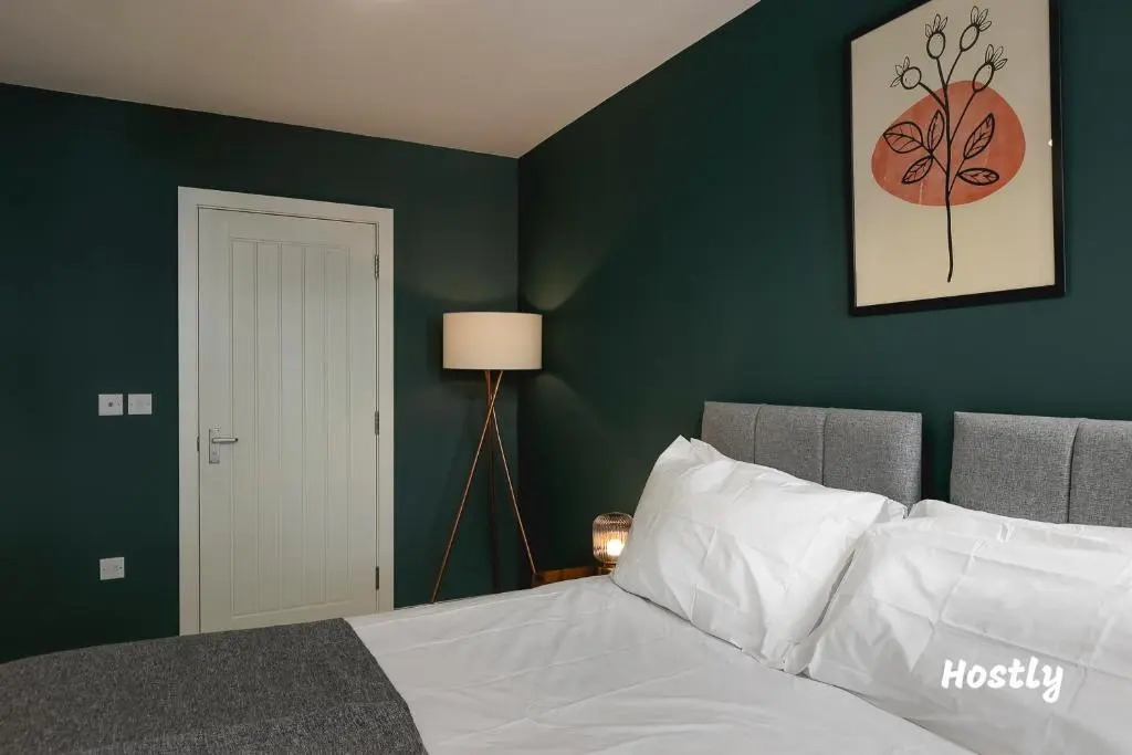 Wesley Gate Apartments - Building 3, by Hostly