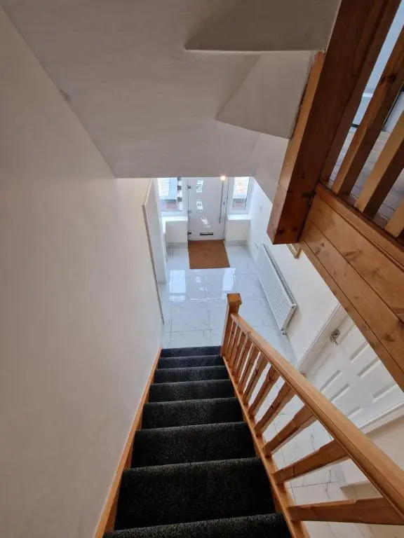 Premium Large Double Room - Professional Houseshare