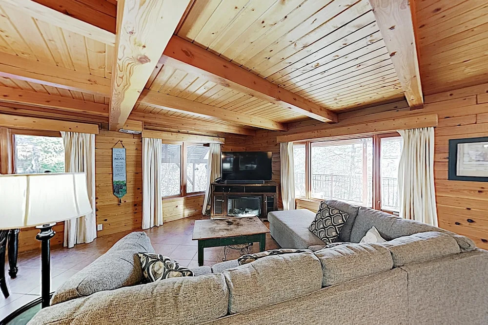 Expansive Haven W/ Fireplaces & Epic Game Room Home