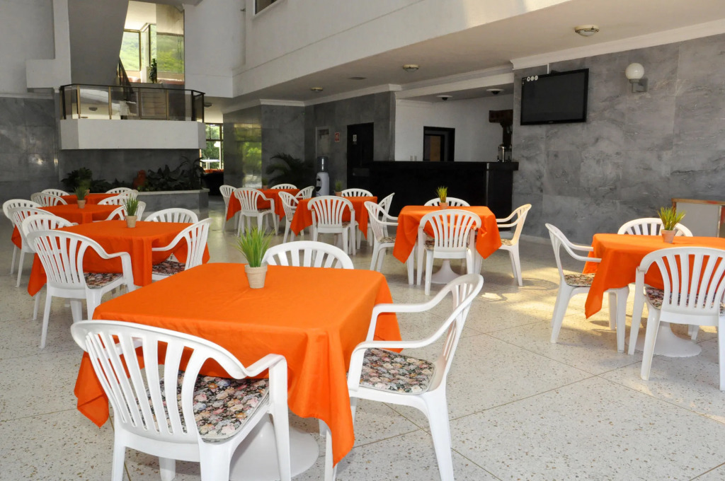 Отель Axis Inn by GEH Suites