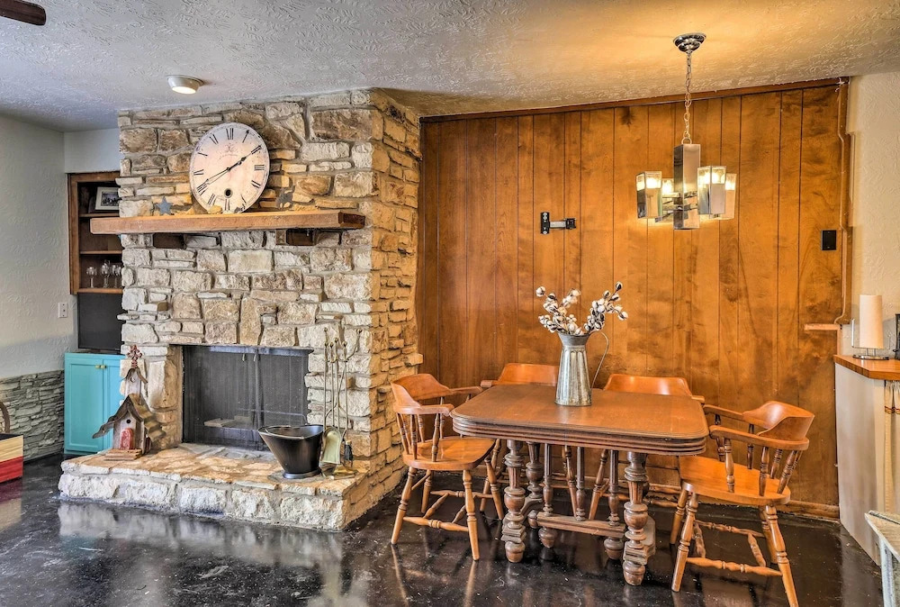 Wimberley Retreat w/ Grill < 2 Mi to Jacob's Well!