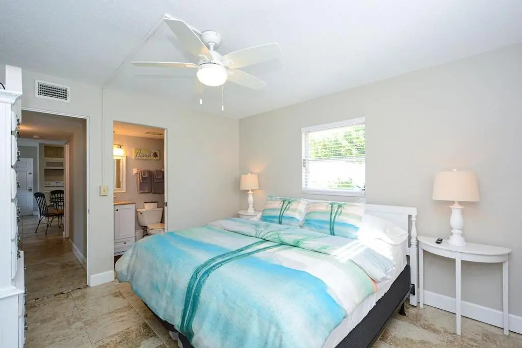 Canal 309 - Right in Siesta Key Village!