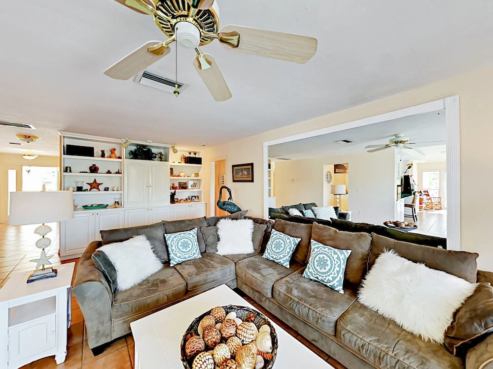 4527 Bimini Home 3 Bedrooms 2 Bathrooms Home