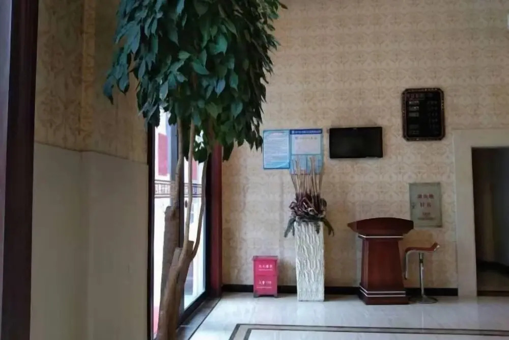 Huayue Business Hotel