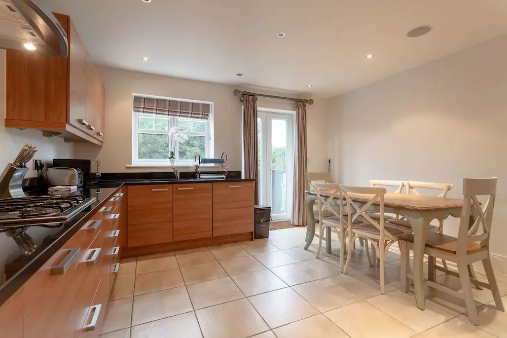 3 Bedroom Home In The Heart Of Wimbledon