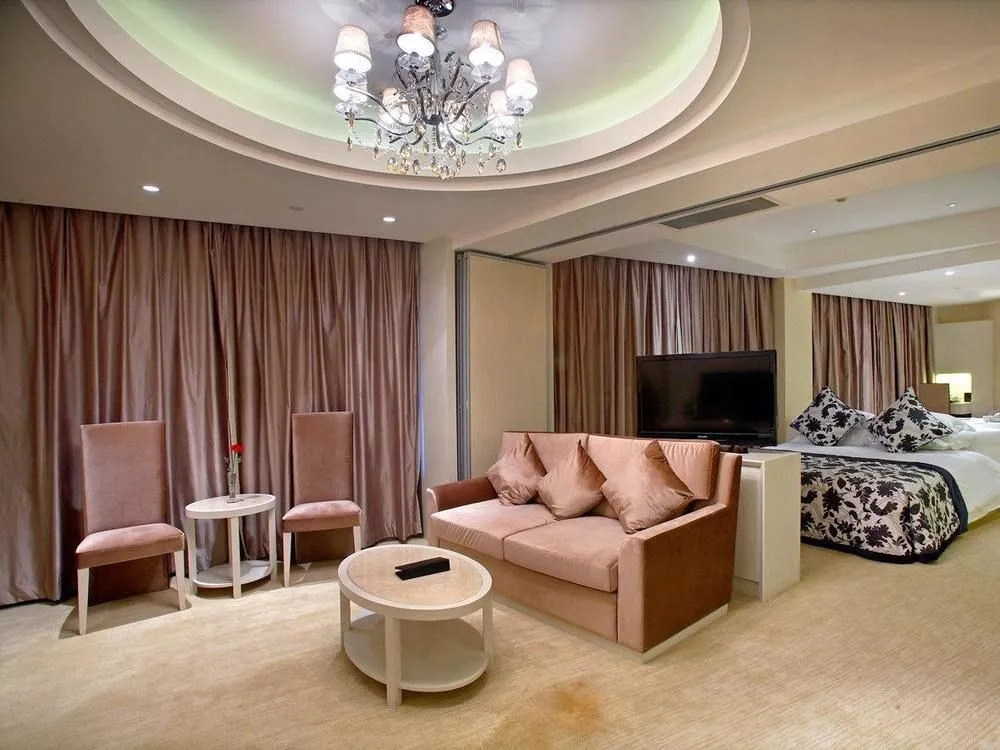 Ningbo Holiyacht Crystal Hotel