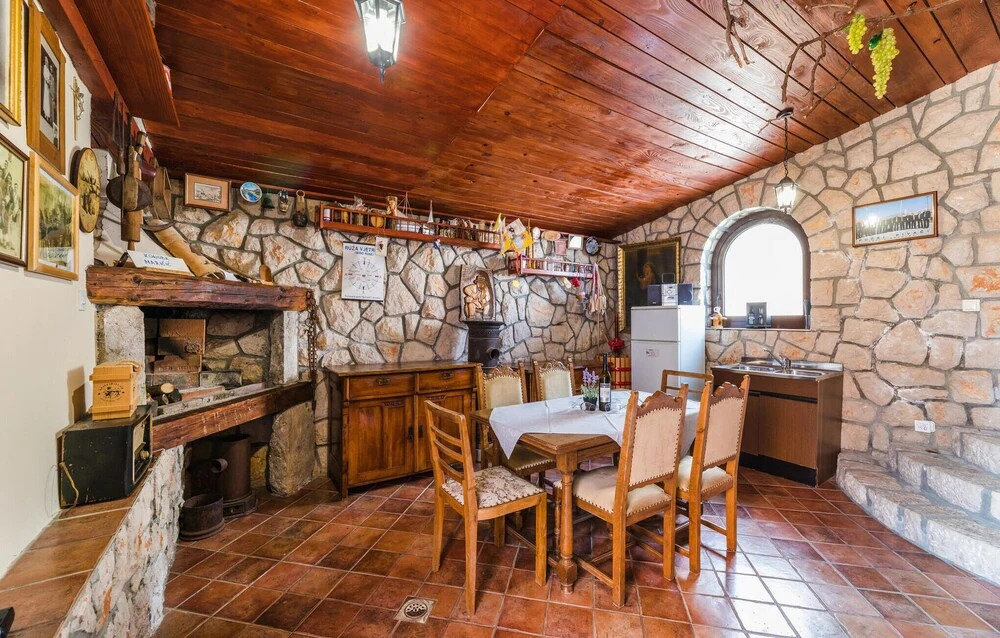 Nice Home in Novi Vinodolski With Wifi and 5 Bedrooms