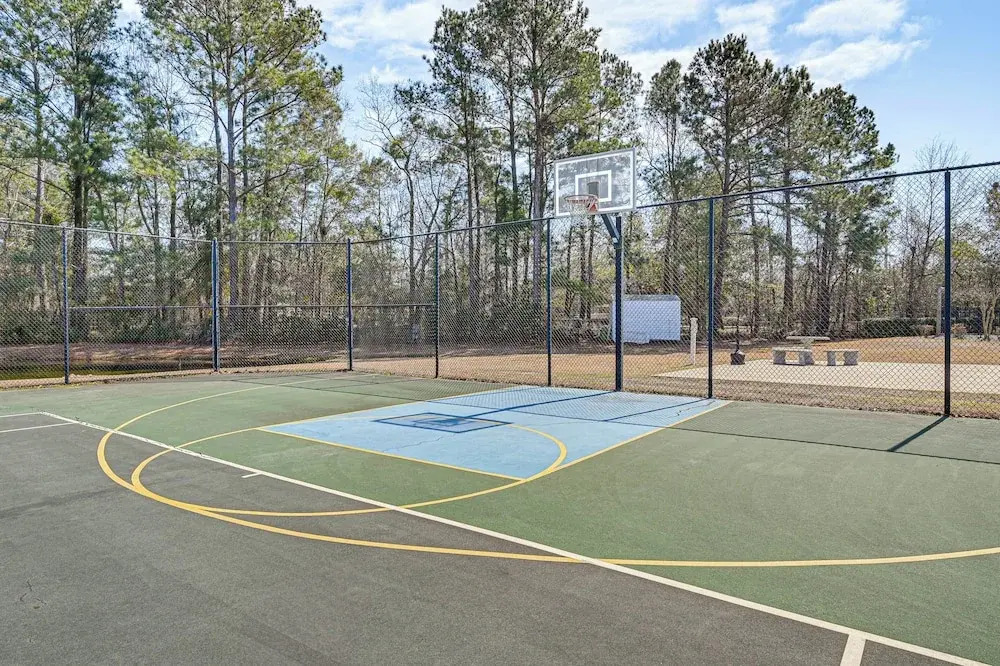 Murrells Inlet Condo w/ Pool Access, Near Beach!