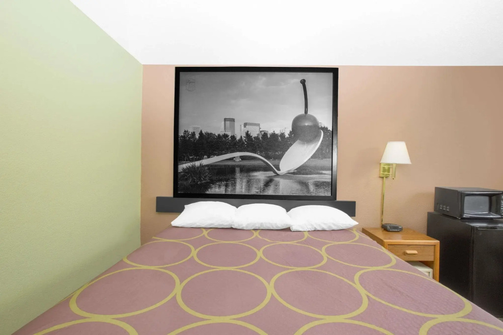 Super 8 by Wyndham Worthington Minnesota