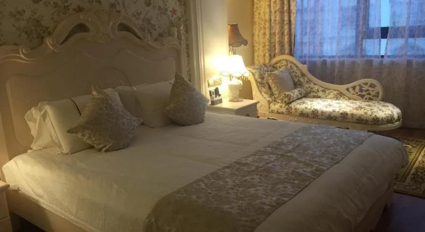 Qionghai Xiangshang Aihua Hotel