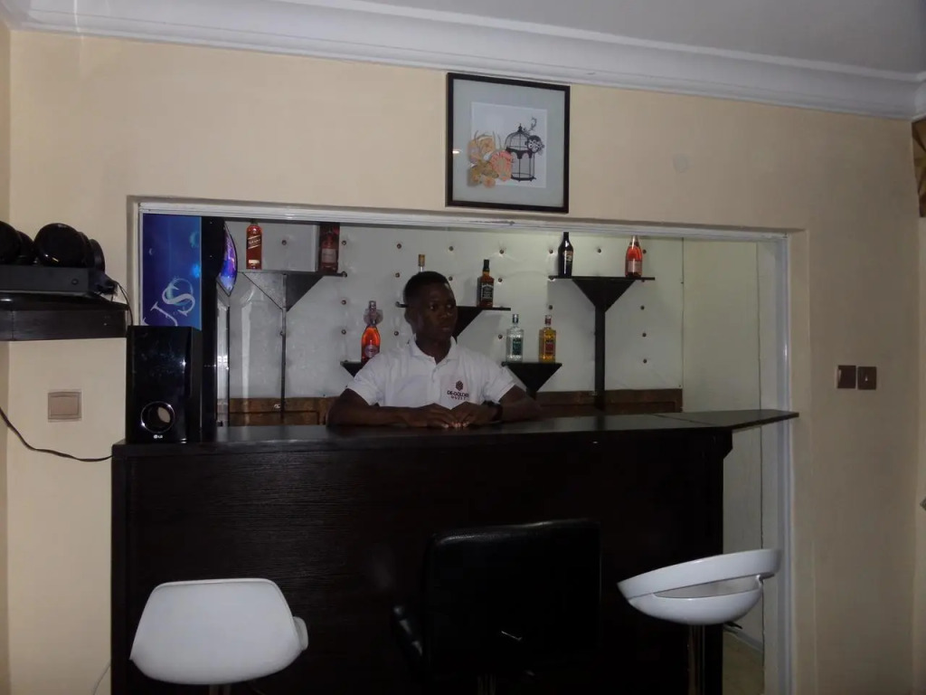 De-Golden Quest Hotel