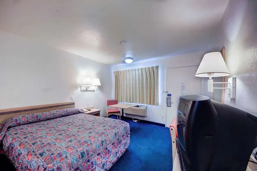 6 Tulsa West Motel