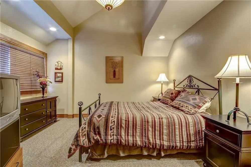 Racquet Club #125 2 Bedroom Condo
