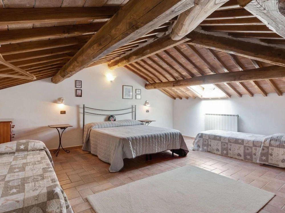 Lavish Holiday Home in Volterra with Pool