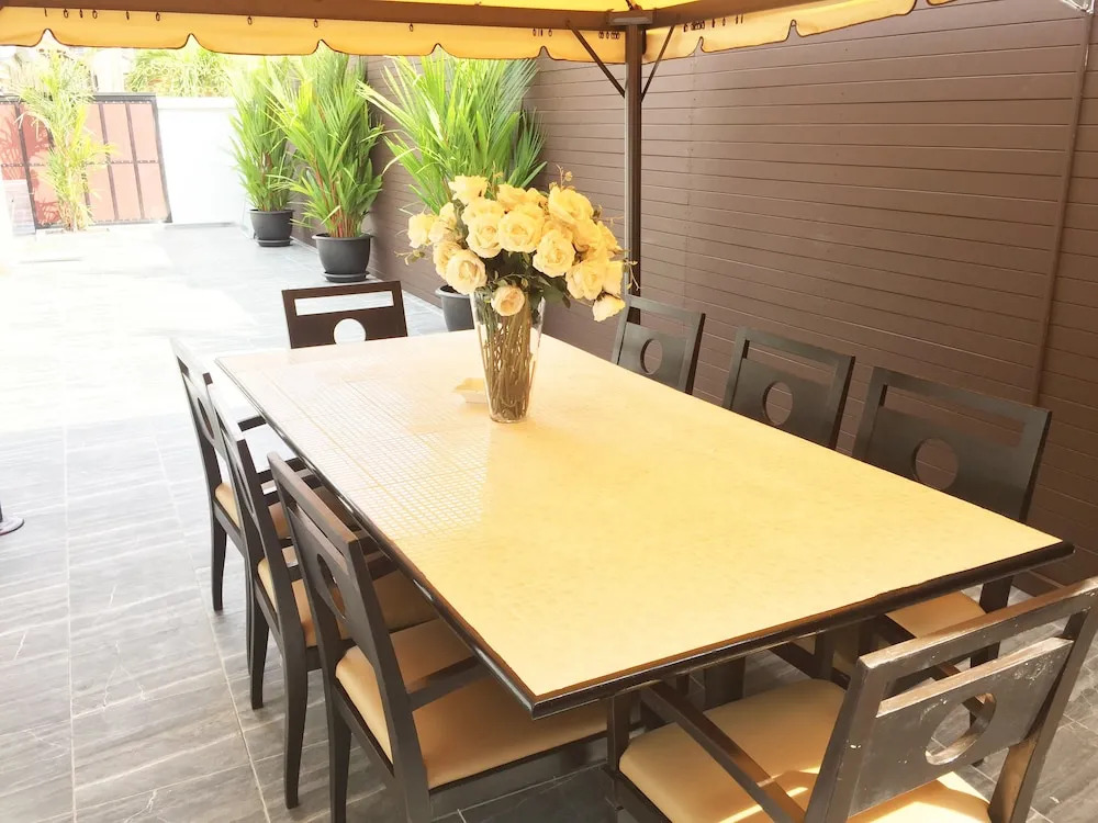3 bedroom Pool Villa Near Walking St