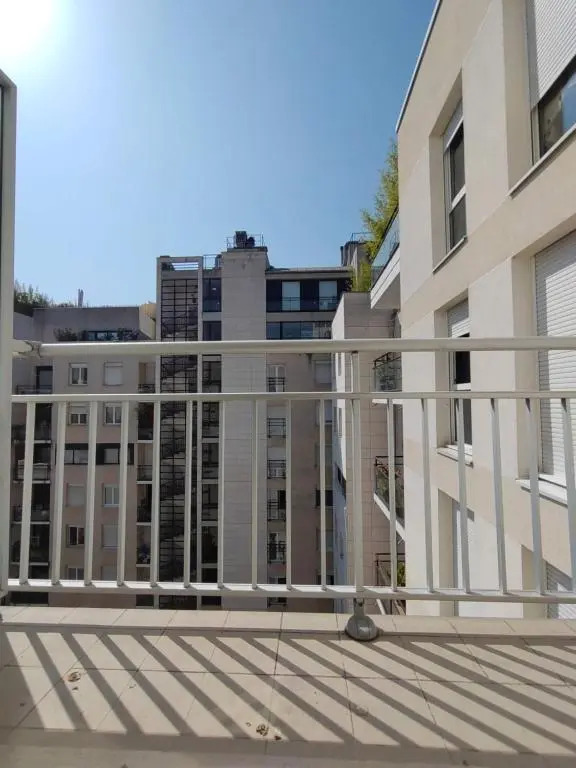 10 mins walk to metro,La Défense, renovated