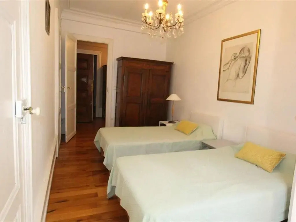 Appartement Bagnères-de-Luchon, 2 pièces, 4 personnes - FR-1-313-165