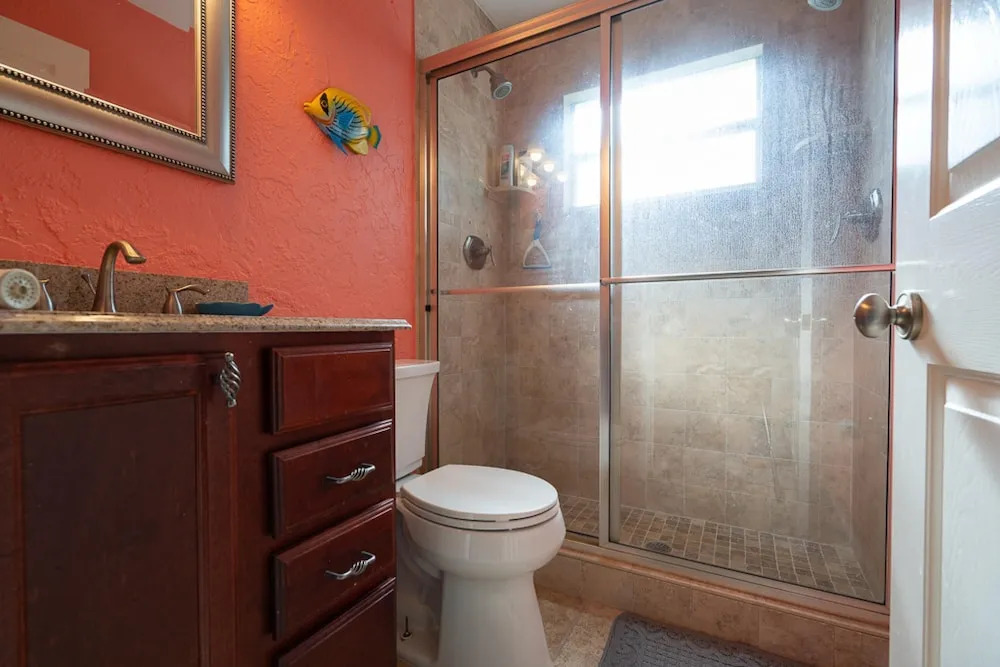 Turtle s Nest Pool Home Hot Tub Walking Distance to the Beach - 821 E 11th
