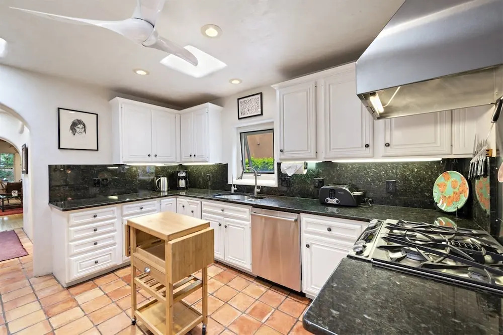 Casa De Gracia - Historic East Side Sanctuary, Perfect for Working From Home